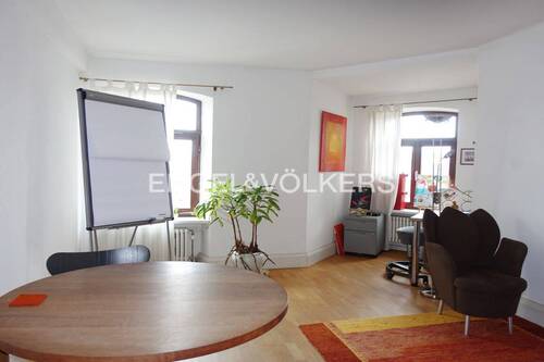 Bild 1 - Sahnestückchen im Denkmalobjekt . Drei-Raum-Wohnung mit Küche, nutzen oder vermieten