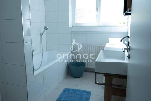 Badezimmer, OG - * Großzügiges Einfamilienhaus mit ELW - Raumwunder für Generationen in Laichingen - OT *