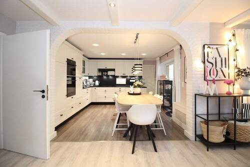 Offene Küche - 6 Zimmer Einfamilienhaus zum Kaufen in Schuby