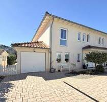 Zentral. Hell. Naturnah. Einseitig angebautes Einfamilienhaus im Herzen von Overath