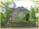 Frontansicht 2 - Frohnau! Ansprechendes Dreifamilienhaus mit 2 bezugsfreien Wohnungen im EG u. OG
