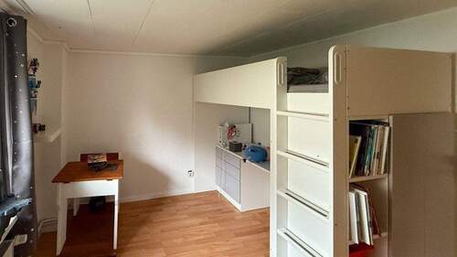 Kinderzimmer im Erdgeschoss - 