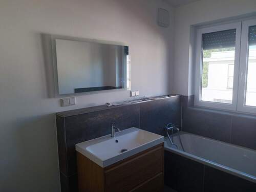 Waschtisch mit LED Spiegel - 