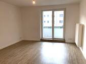 Wohnzimmer - Bezugsfreie 3-Zimmerwohnung mit eigenem Garten, im idyllischen Berliner Umland