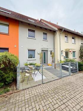 Hausansicht - 4 Zimmer Reihenmittelhaus in Seukendorf