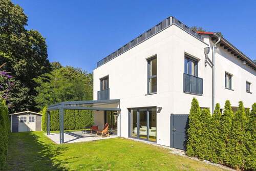 Garten und Terrasse - 5 Zimmer Doppelhaushälfte zum Kaufen in Potsdam