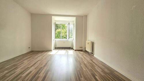 Wohnzimmer - 2 Zimmer Etagenwohnung zur Miete in Chemnitz