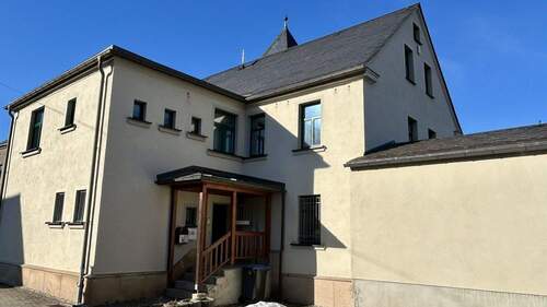 Rückansicht mit Hintereingang - 1 Zimmer Büro in Ellefeld