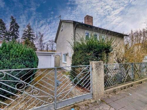 Front mit Garage - 3 Zimmer Einfamilienhaus in Zirndorf