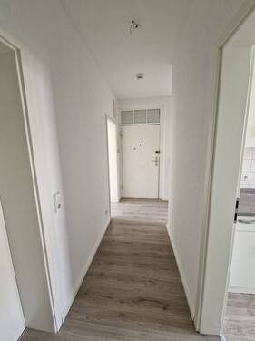 Flur - 3 Zimmer Etagenwohnung zur Miete in Magdeburg