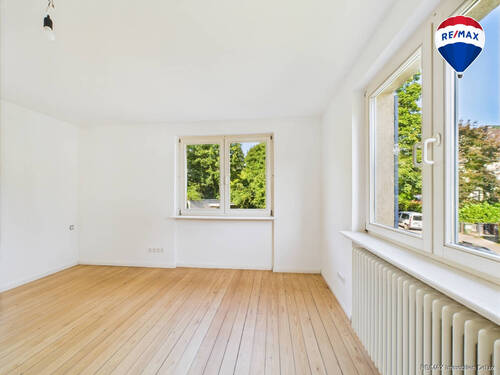 RE/MAX Immobilien DeLux Einfamilienhaus Freiburg Zimmer OG - 