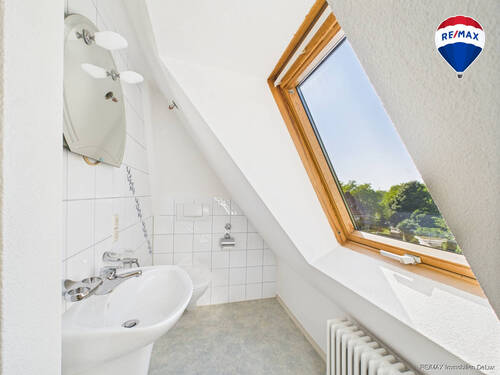 RE/MAX Immobilien DeLux Einfamilienhaus Freiburg , Duschbad DG - 