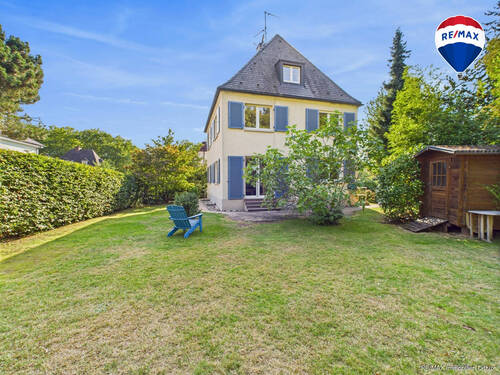 RE/MAX Immobilien DeLux Einfamilienhaus Außenansicht - Ein Juwel im begehrten Musikerviertel von Freiburg - Einfamilienhaus mit Charme und Geschichte
