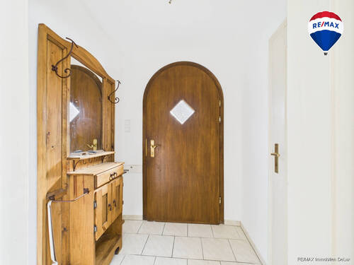 RE/MAX Immobilien DeLux Einfamilienhaus Freiburg Diele - Einfamilienhaus mit 136,00 m² in Freiburg im Breisgau / Herdern zum Kaufen