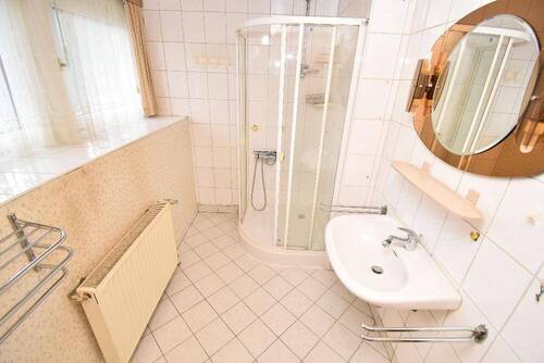 Altbau Bad OG - 