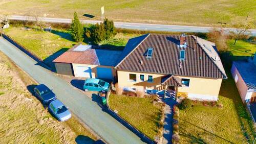 Blick von Oben - Einfamilienhaus mit 160,00 m² in Schlüsselfeld zum Kaufen