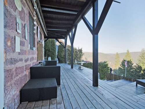 Riesige, teilüberdachte Terrasse mit Garten - 3 Zimmer Doppelhaushälfte zum Kaufen in Bad Liebenzell