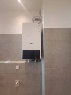 Gastherme in Badezimmer.jpeg - 2 Zimmer Etagenwohnung zum Kaufen in Nürnberg