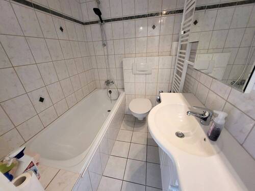 8. Badezimmer (1) - 