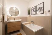 13 Weinbergsweg_Bad_Waschtisch_Badewanne.jpg - 