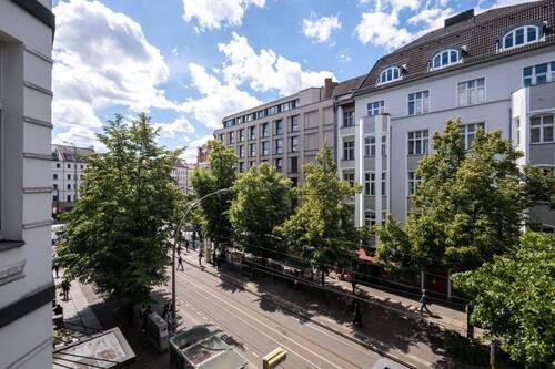 01 Weinbergsweg_Balkon_Strassenblick.jpg - 