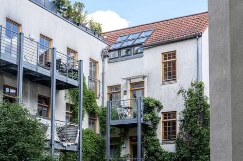 15 Weinbergsweg_Hof_Fassade.jpg - 