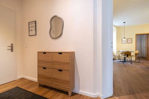 02 Weinbergsweg_Flur_Schuhschrank_Durchblick_Esszimmer.jpg - 