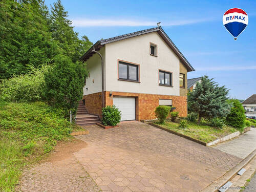 RE/MAX Immobilien DeLux Haus Reimsbach - 5 Zimmer Einfamilienhaus zum Kaufen in Beckingen / Reimsbach
