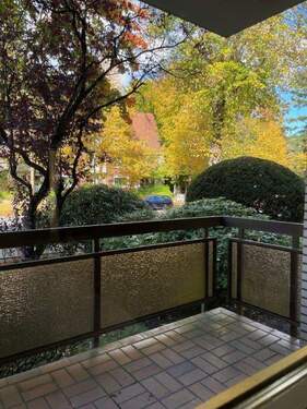 Balkon zur Strassenseite - 