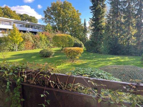 Gemeinschaftsgarten - sonnige 3 Zimmer Hochparterre Wohnung mit großem Balkon und Tiefgaragenstellplatz