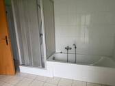 Badezimmer mit Dusche - 