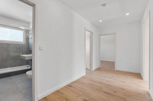 Flur - Bremen-Osterholz: Sanierte 2-Zimmer Wohnung mit Fernwärme und Südbalkon