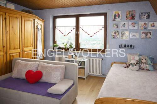 Schlafzimmer in der Wohnung im Dachgeschoss - 