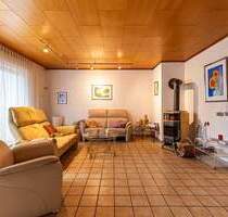 Großzügige Doppelhaushälfte mit Einliegerwohnung und Garage in ruhiger Lage von Konstanz-Dettingen - Konstanz / Dettingen