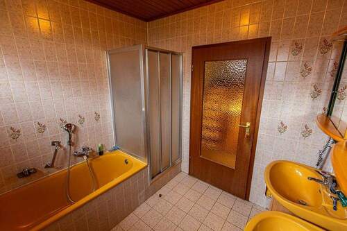 Badezimmer_Wanne/Dusche_OG - 