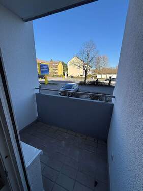 Balkon Straßenseite.jpg - 
