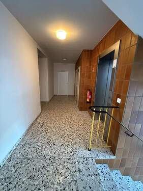 Whg. Eingangstür vom Th.jpg - 