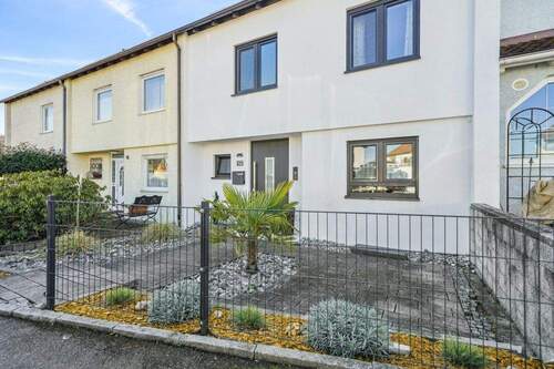 Vorderansicht - Modernes Einfamilienreihenhaus in bevorzugter Wohnlage