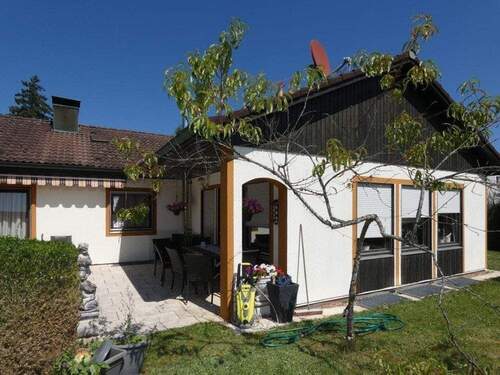 Einfamilienhaus - Attraktiver Bungalow mit großzügigem Wohnkomfort in ruhiger Lage