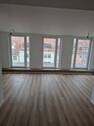 Wohnzimmer - Zwei-Zimmer-Wohnung mit Dachterrasse und Einbauküche am Neustädter Markt