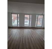 Zwei-Zimmer-Wohnung mit Dachterrasse und Einbauküche am Neustädter Markt - Hildesheim Neustadt