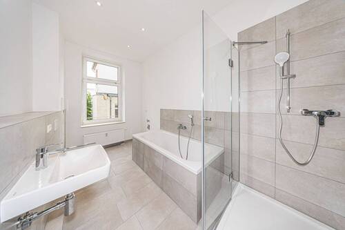 Modernes Tageslichtbad - 