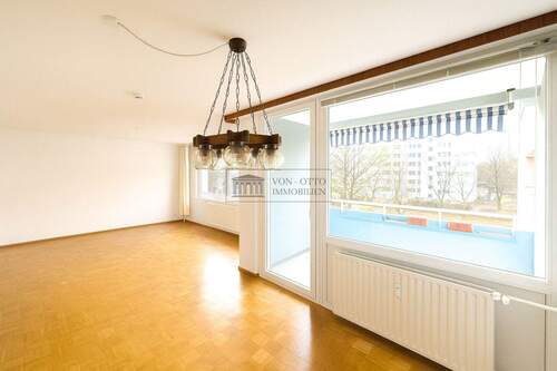 Wohnzimmer - 4 Zimmer Etagenwohnung in Berlin