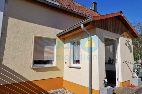 Hauseingang - 4 Zimmer Doppelhaushälfte in Kitzscher