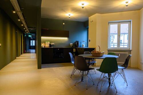 Titelbild - Bürostudio mit 12 Arbeitsplätzen, Küche & Eventfläche in München
