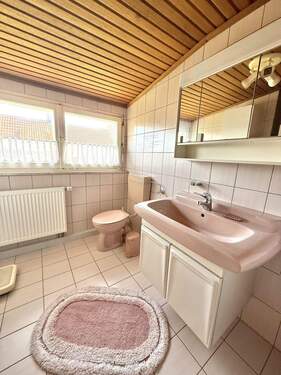 Badezimmer mit Dusche - 