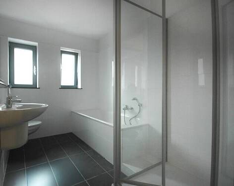 Badezimmer, Wohnhaus EG - 9 Zimmer Mehrfamilienhaus, Wohnhaus in Gütersloh