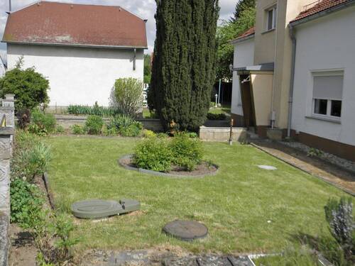 Vorgarten - 7 Zimmer Einfamilienhaus in Naundorf