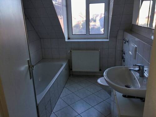 Vollbad mit separater Dusche - 