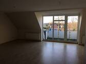 Wohnzimmer mit Balkon - 